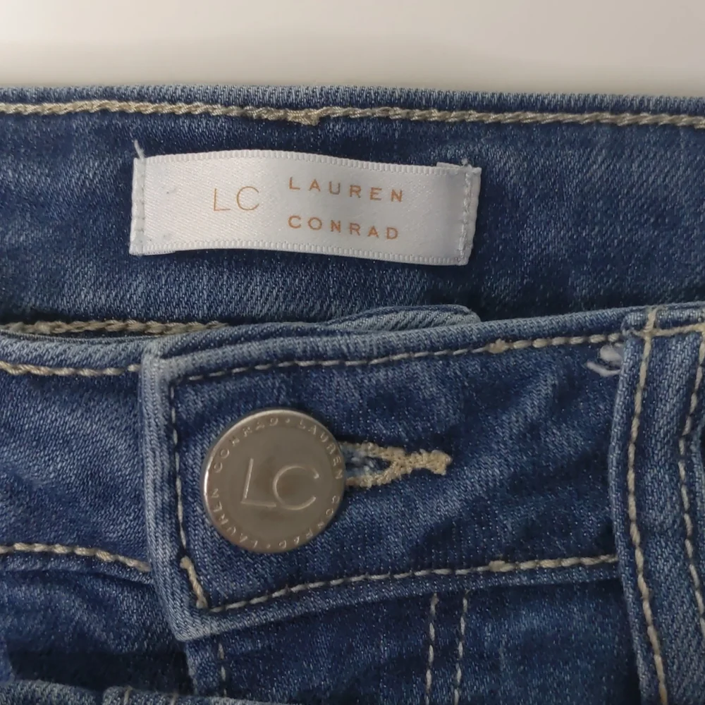 Lauren Conrad distressed jean shorts size 8